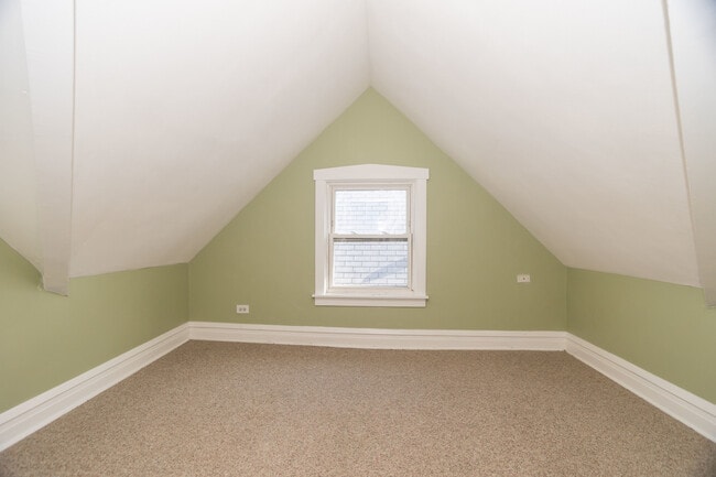 Building Photo - 1330 W Norwood St