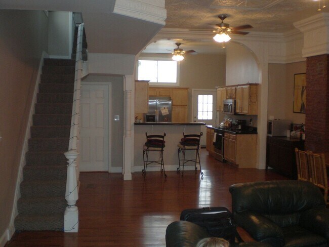 Building Photo - Cozy Rental - South Side