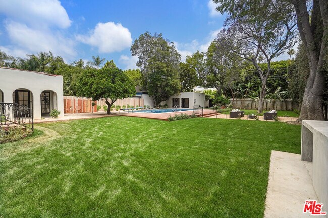 Building Photo - 712 N Rodeo Dr