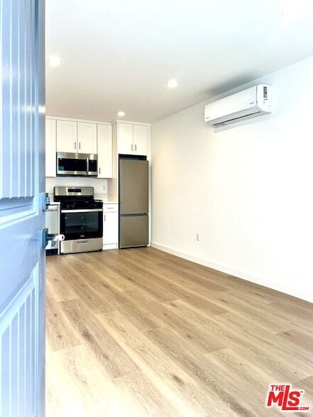 Building Photo - 815 W Glenoaks Blvd