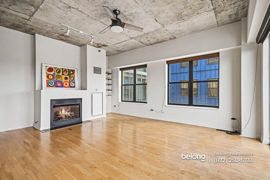Building Photo - 1122 W Catalpa Ave