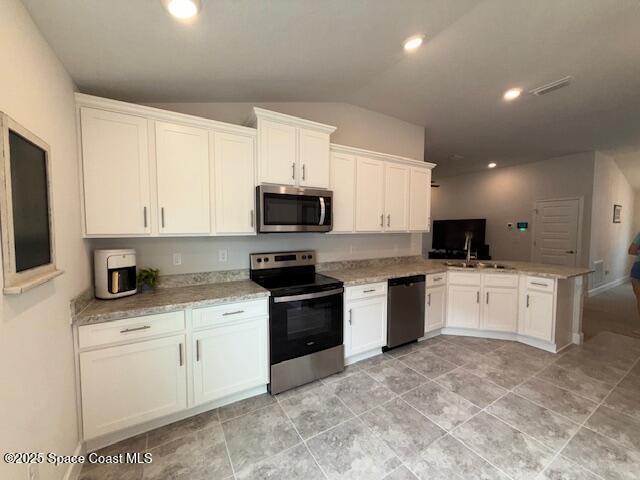 Building Photo - 825 Lantana St