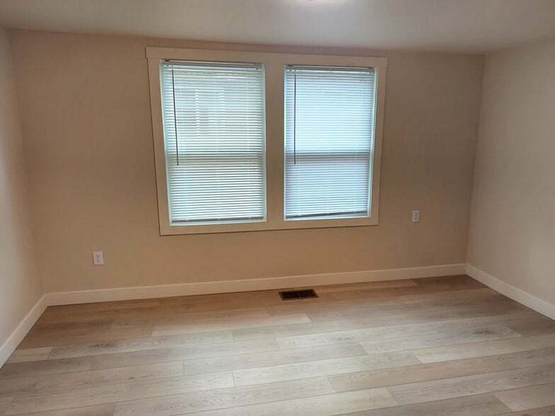 Building Photo - 806 N State St