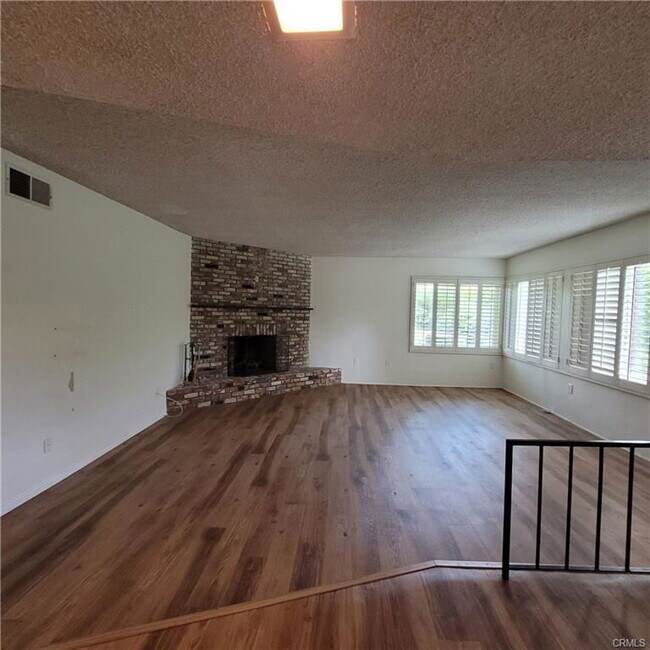 Building Photo - 303 S Kenneth Rd