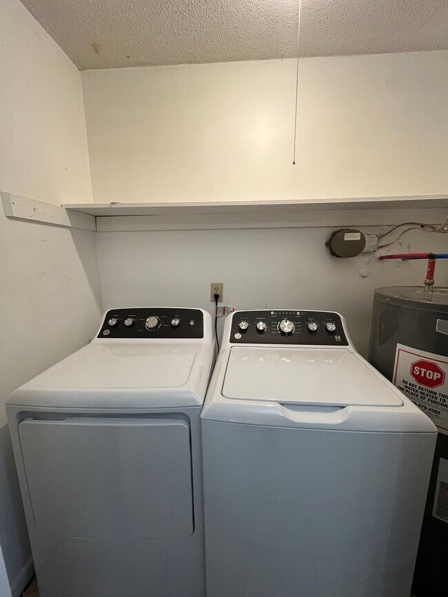 Building Photo - Charming 3 BR/2 BA Home in Crowfield Plantation