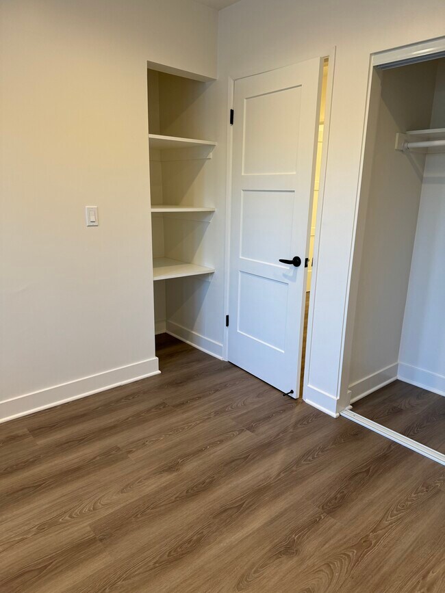 Building Photo - 10434 Baird Ave