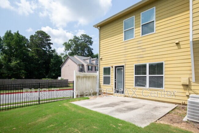 Building Photo - 45 Providence Oak Ct SE