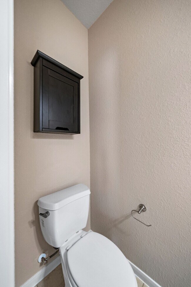 Building Photo - Exceptionally well-maintained Sterling Ridge Townhome boasts an array of desirable features!