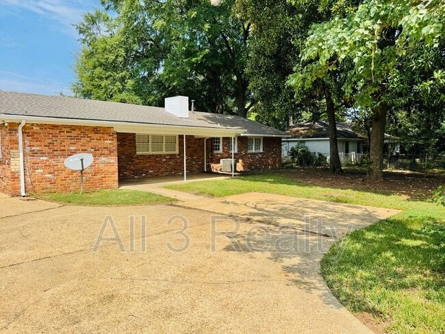 Building Photo - 2804 Sumter Ave