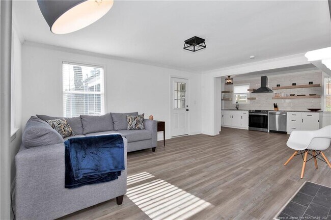 Building Photo - 506 Cross St