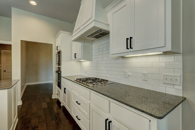 Building Photo - Desirable Home In Valencia Park!
