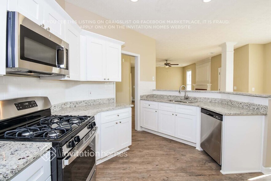 Building Photo - 2290 Grand Jct