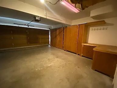 Building Photo - Well Kept 3 Bedroom, 2.5 Bath Home in High...