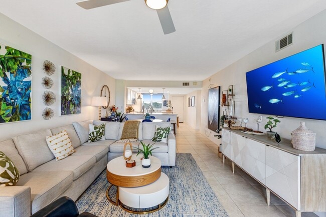 Building Photo - ** NAPLES COVE @ BAY FOREST ** 2 BED / 2 B...