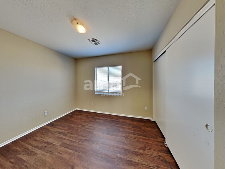 Building Photo - 12334 W Columbine Dr