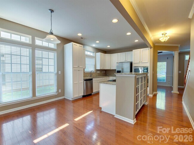 Building Photo - 8164 Bridgegate Dr
