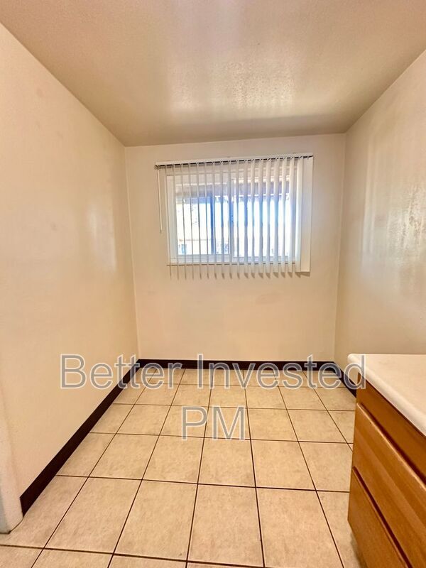 Building Photo - 216 Ford St