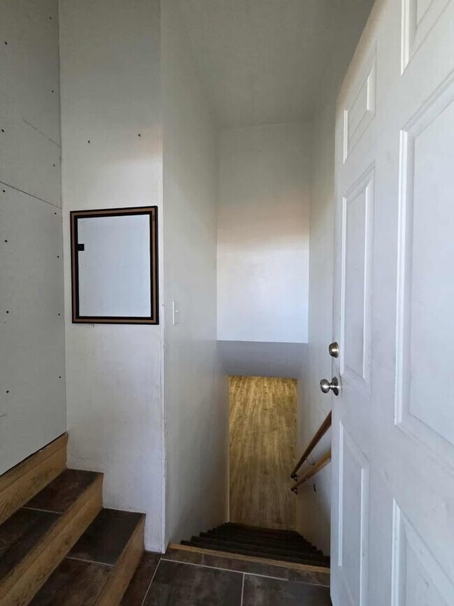 Building Photo - Low maintenance 3 bedroom!