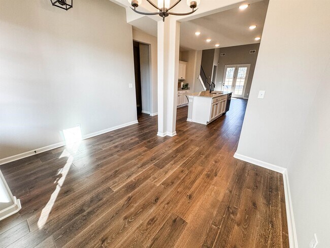 Building Photo - 400 Maple St