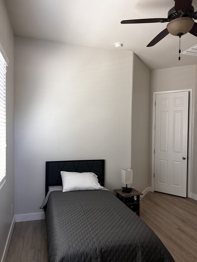 Building Photo - 11133 E Tumbleweed Ave