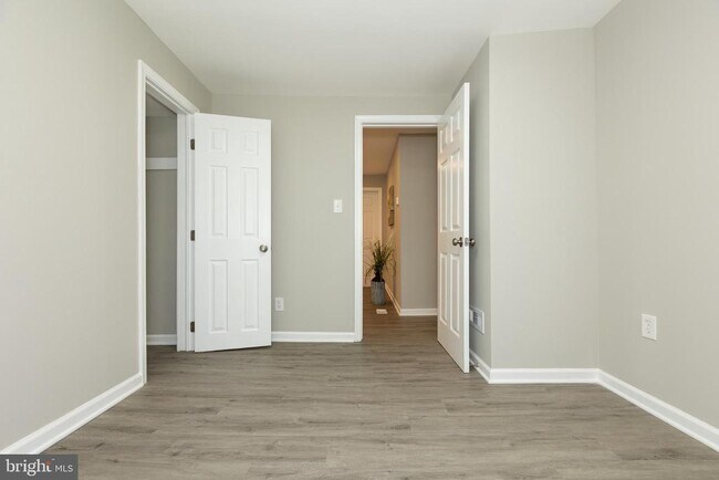 Building Photo - 9520 48th Ave