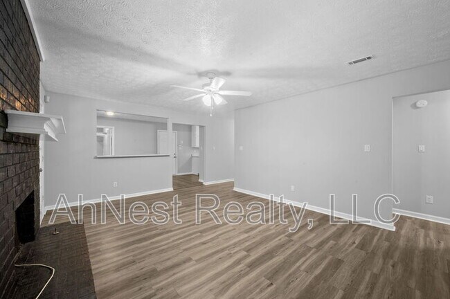Building Photo - 50 Woodland Trce