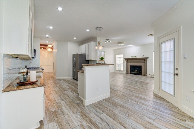 Building Photo - 1115 Enclave Square E