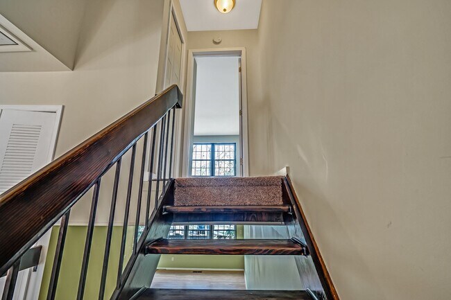Building Photo - 216 Keats Ct