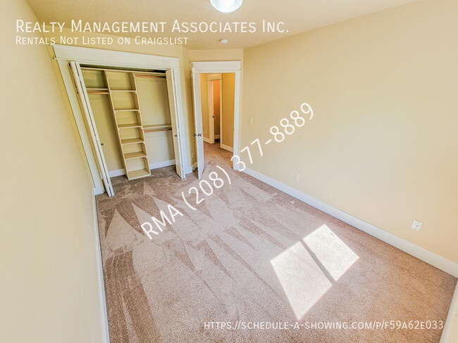 Building Photo - 2114 S Dorothy Ave