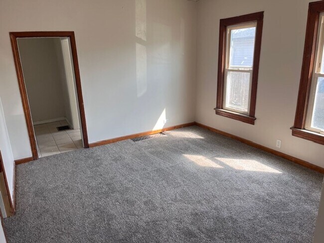 Building Photo - 4 Bed - 1.5 Bath - Single Family Home in Lorain