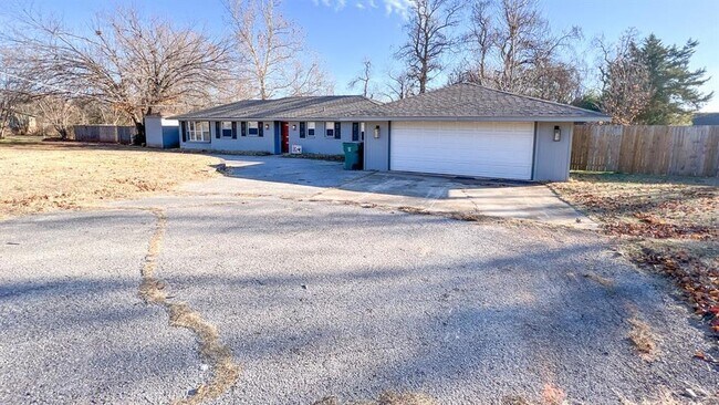 Building Photo - 13408 Thompson Rd