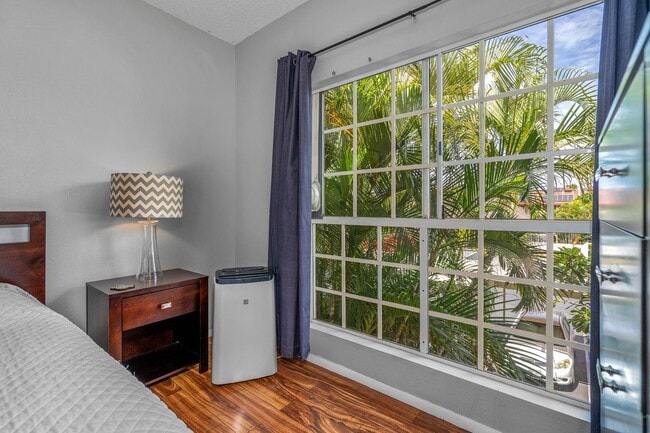 Building Photo - FULLY FURNISHED, 2/1.5 2nd floor condo in Keonekai Villages.