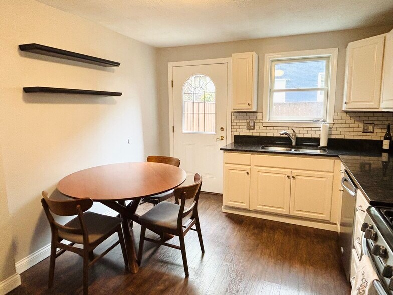 Building Photo - 1402 Sherman Ave