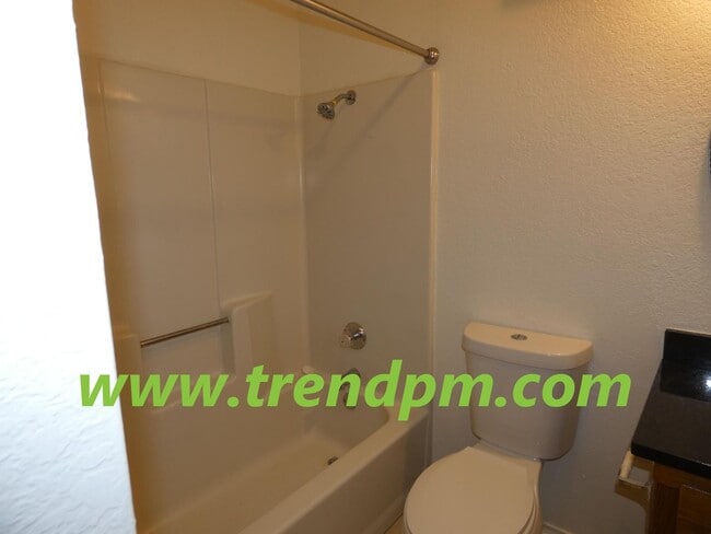 Building Photo - 412 Asbury Dr