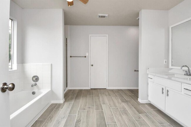 Building Photo - 4310 Lucas Trace Ct