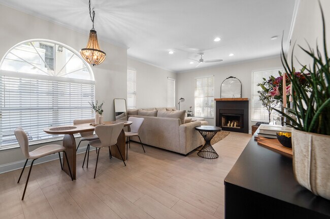 Building Photo - 607 S Glen Ave