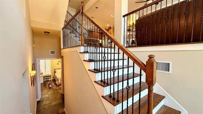 Building Photo - 1013 Gross St