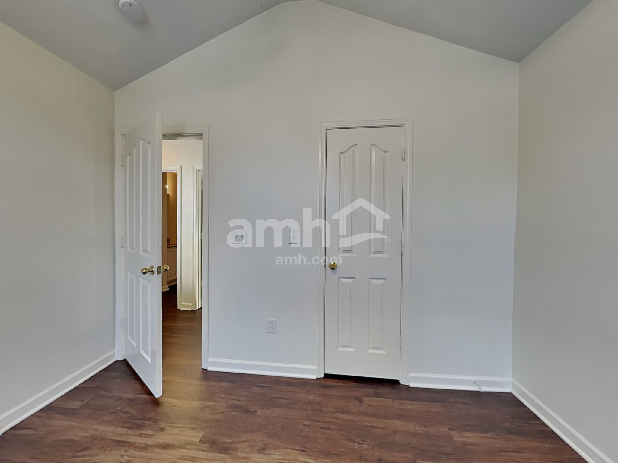 Building Photo - 16 Slow Creek Dr