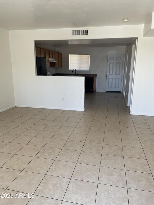 Building Photo - 2526 W Ocotillo Rd