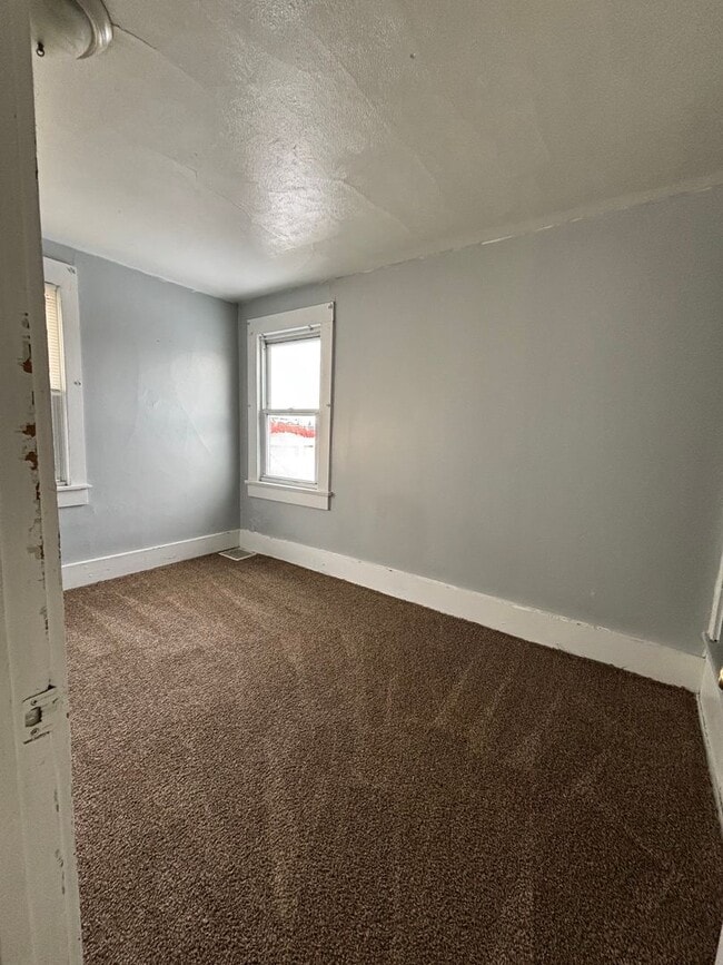 Building Photo - Super Cute 2 Bedroom 1 Bath Home