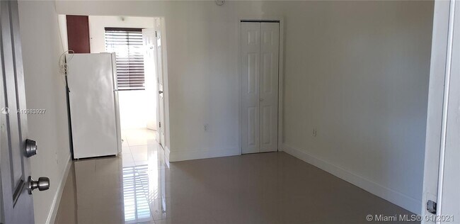 Building Photo - 371 NE 80th Terrace