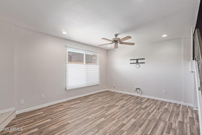 Building Photo - 5121 N Granite Reef Rd