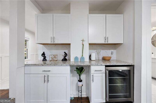 Building Photo - 1290 Glen Forest Way