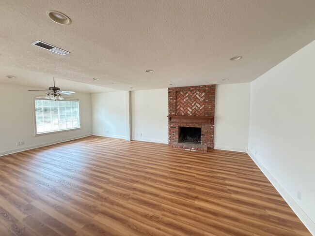 Building Photo - 2863 Sapphire Ave