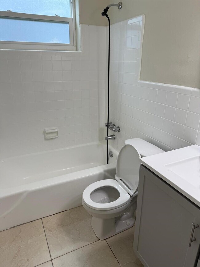 Building Photo - 101 SE 9th St