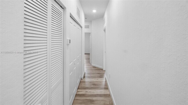 Building Photo - 5534 NW 27th Pl