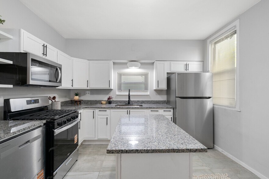 Building Photo - 1123 Brabec St