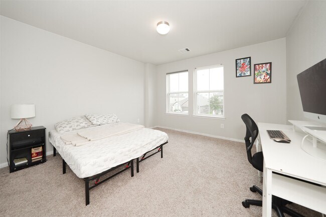 Building Photo - 3022 Bugatti Dr