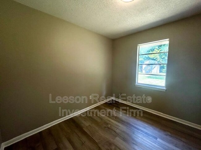 Building Photo - 2107 Orbit Dr