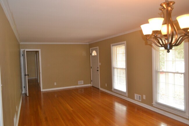 Building Photo - Wonderful Evergreen Hills Community 3 Bed 2 bath Large Lot Single Family Rental